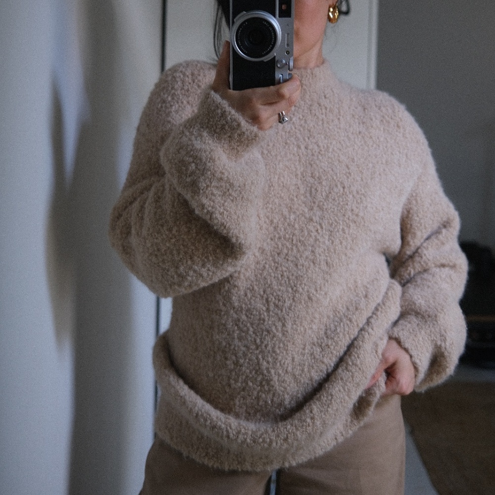Reformation boucle Sweater